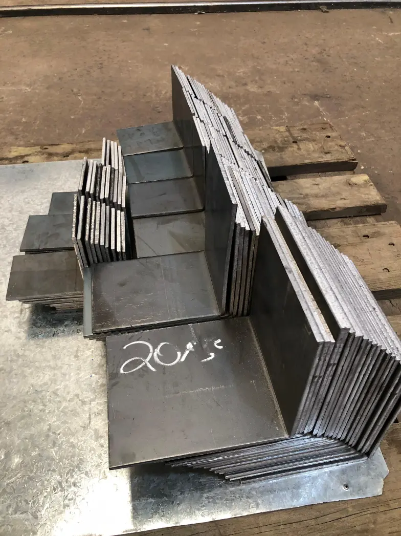 PG Metal, chapas de aço e ferro, corte e dobra